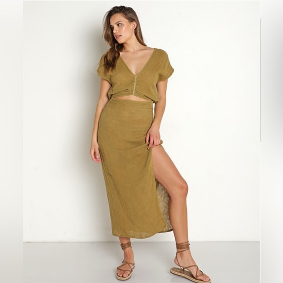 Elegant Tan olive green dress - Picture 1 of 4